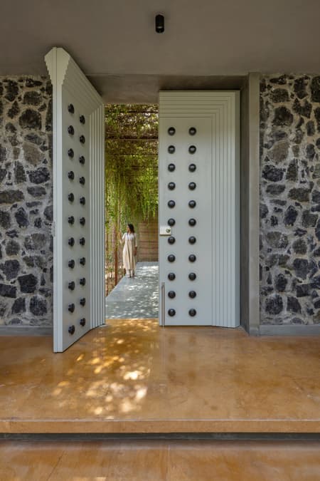VAULT HOUSE - India